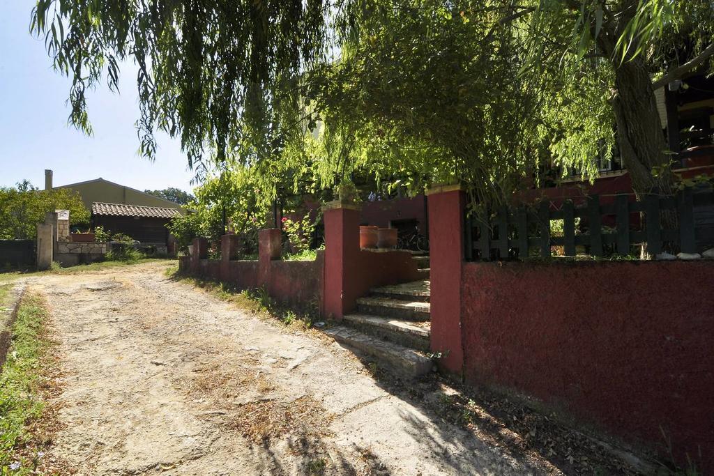 Гостевой дом House In The Country Vatos Экстерьер фото